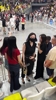 球迷拍到胡明轩妈妈现场观战儿子：这是妈妈？是姐姐吧！😱😱